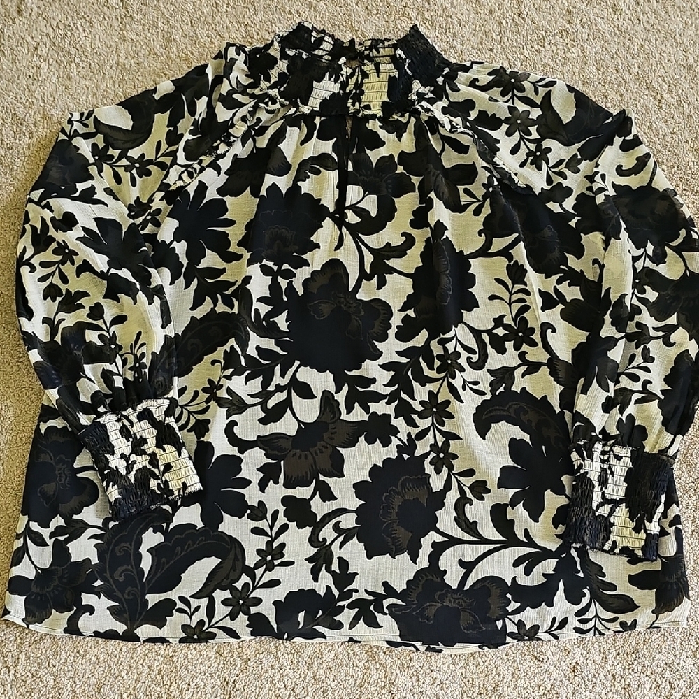 Ann Taylor Black and White Graphic Long Sleeve Blouse